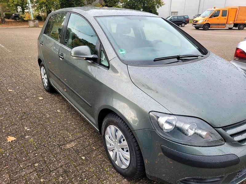Grün Gebraucht 2005 VW Golf Plus Cross Van / Kleinbus | 3.350 € (Fairer Preis) - Bild 1/4