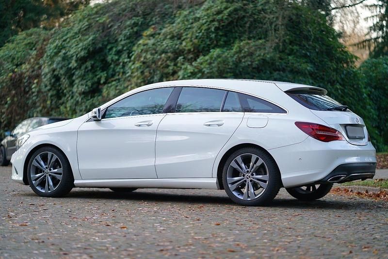 Gebraucht Mercedes CLA220 Shooting Brake 177 PS (130 kW) 2017 Weiß Kombi