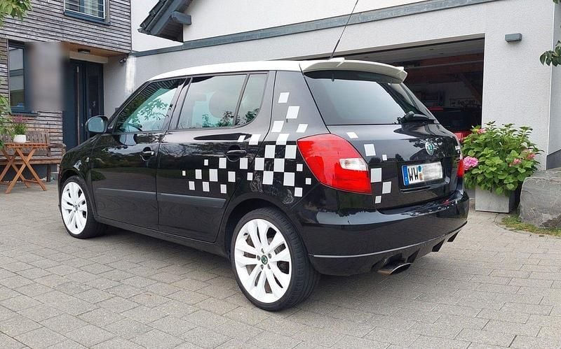 Schwarz Gebraucht 2011 Skoda Fabia Monte Carlo Kleinwagen | 4.200 € (Guter Preis) - Bild 1/4