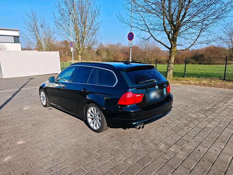 Gebraucht BMW 325 300 PS (220 kW) 2011 Schwarz Kombi