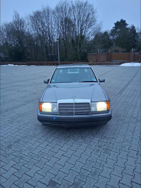 Gebraucht Mercedes 250 90 PS (66 kW) 1990 Grau Limousine