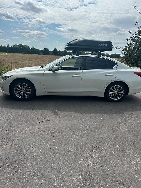 Weiß Gebraucht 2016 Infiniti Q50 Limousine | 16.500 € (Fairer Preis) - Bild 1/4