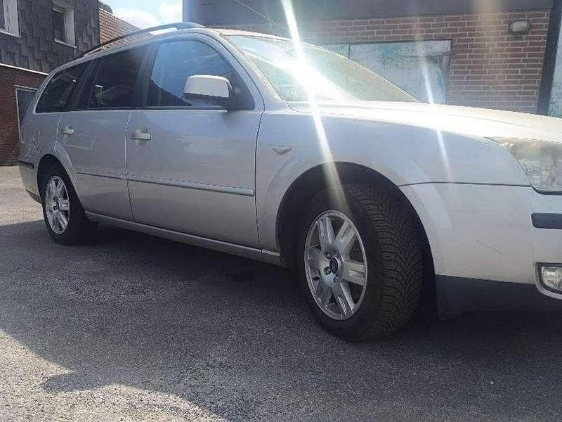 Silber Gebraucht 2006 Ford Mondeo Trend Kombi | 3.300 € - Bild 1/4