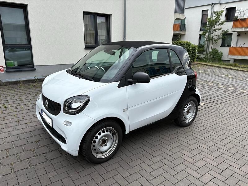 Andere außenfarben Gebraucht 2018 Smart ForTwo Coupé Basis Coupé | 11.000 € - Bild 1/4