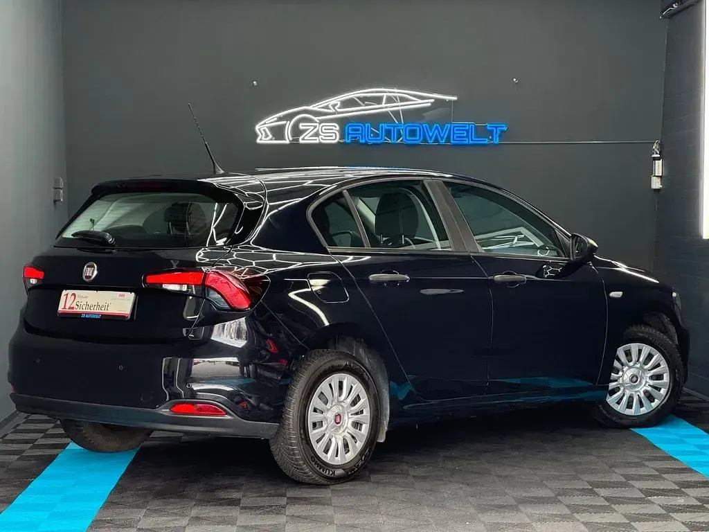 Gebraucht Fiat Tipo More 95 PS (69 kW) 2018 Schwarz Limousine