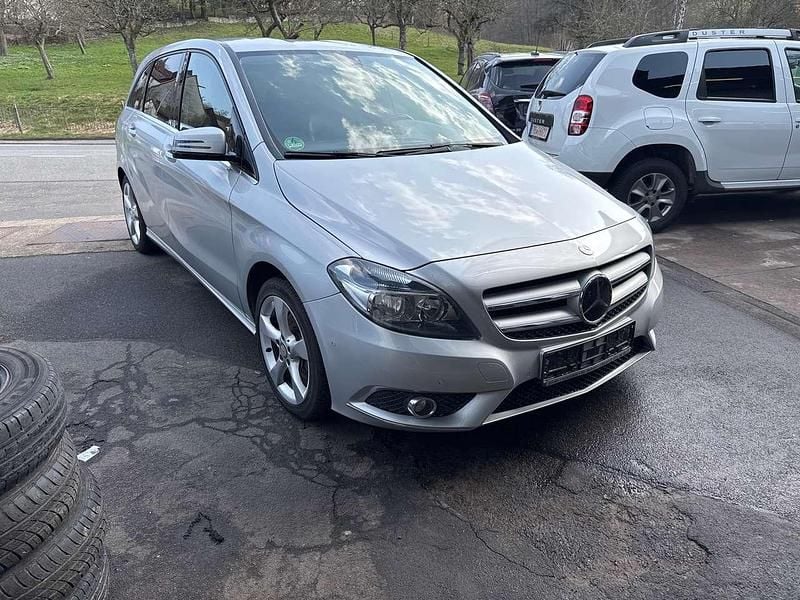 Gebraucht Mercedes B180 109 PS (80 kW) 2013 Silber Van / Kleinbus