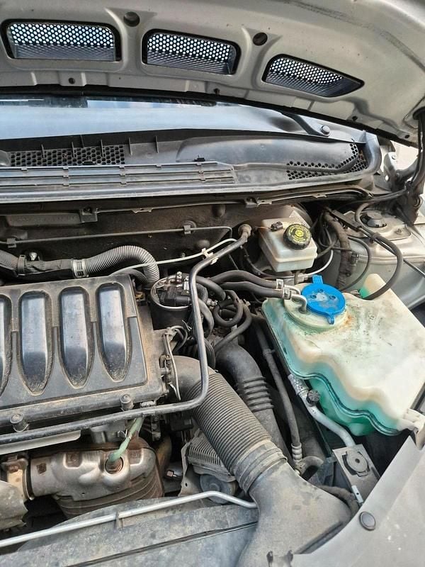 Gebraucht Mercedes B180 105 PS (77 kW) 2010 Silber Van / Kleinbus