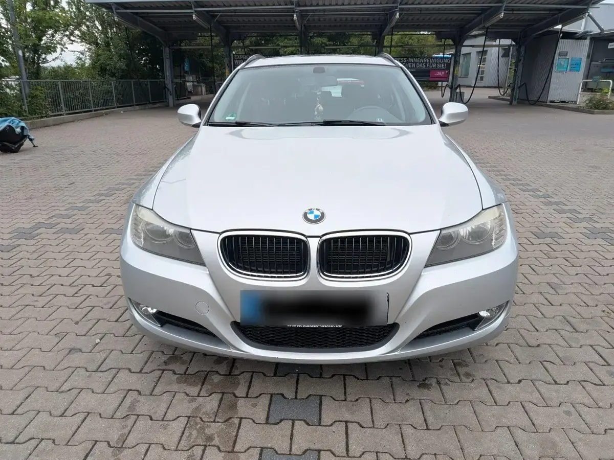 Gebraucht BMW 318 143 PS (105 kW) 2012 Silber Kombi