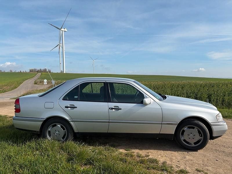 Gebraucht Mercedes C220 Elegance 150 PS (110 kW) 1995 Silber Limousine