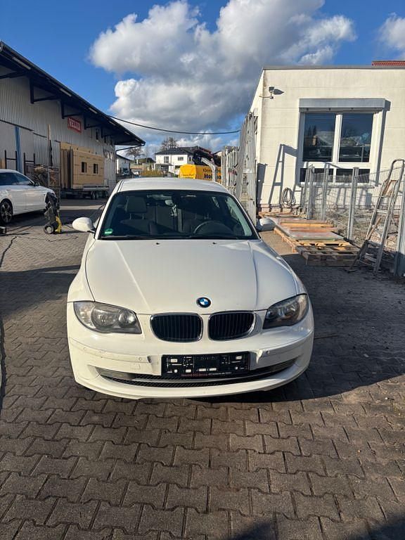 Gebraucht BMW 116 122 PS (89 kW) 2008 Weiß Kleinwagen