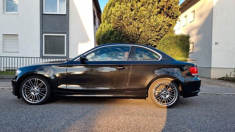 Schwarz Gebraucht 2008 BMW 125 Coupé M Sport Coupé | 19.499 € (Fairer Preis) - Bild 1/4