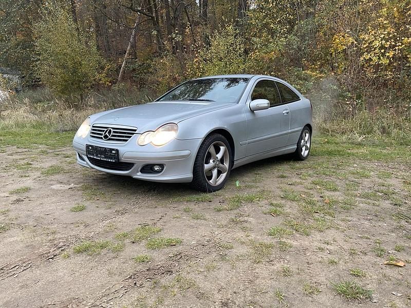 Gebraucht Mercedes C180 143 PS (105 kW) 2005 Silber Coupé
