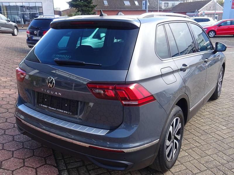 Gebraucht VW Tiguan Active 150 PS (110 kW) 2022 Delfingraumetallic SUV