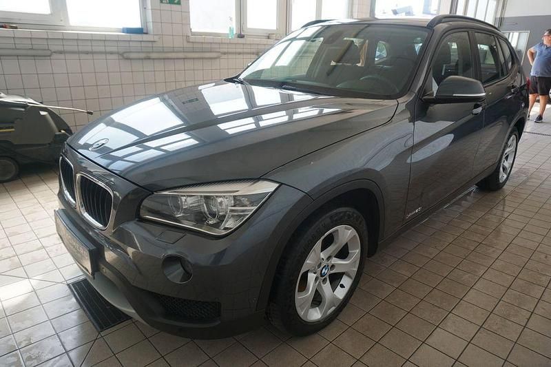 Grau Gebraucht 2013 BMW X1 xLine SUV | 7.550 € (Superpreis) - Bild 1/4