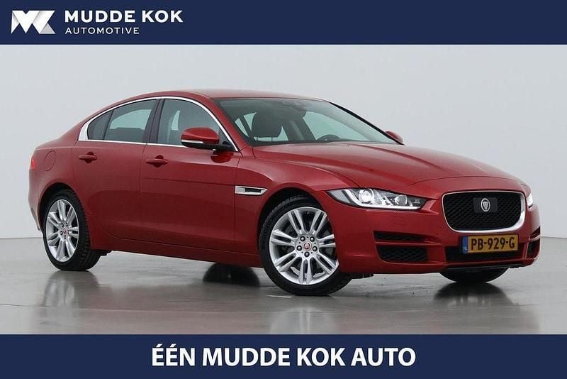 Gebraucht Jaguar XE Portfolio 250 PS (183 kW) 2017 Rot Limousine