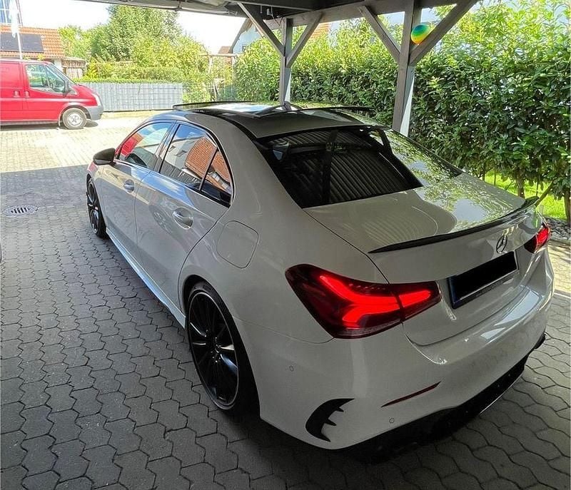 Weiß Gebraucht 2020 Mercedes A35 AMG AMG Limousine | 39.890 € (Etwas zu teuer) - Bild 1/4