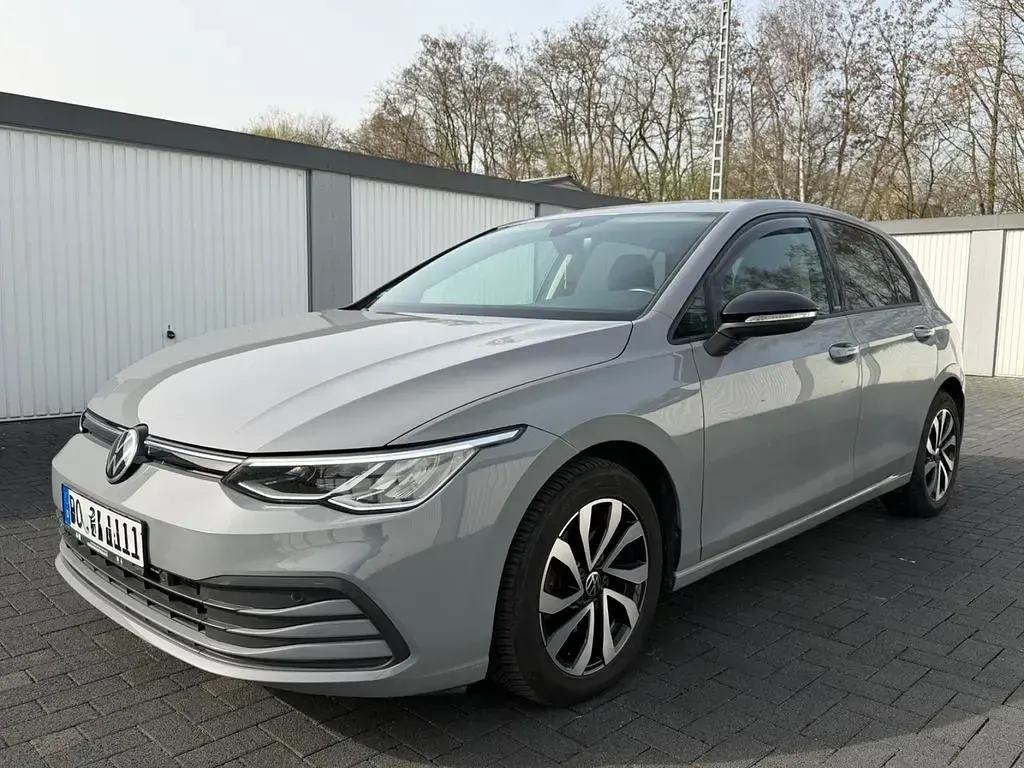 Gebraucht VW Golf VIII 131 PS (96 kW) 2020 Grau Limousine