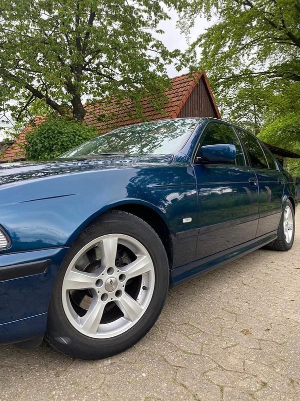 Gebraucht BMW 523 170 PS (125 kW) 1997 Blau Limousine