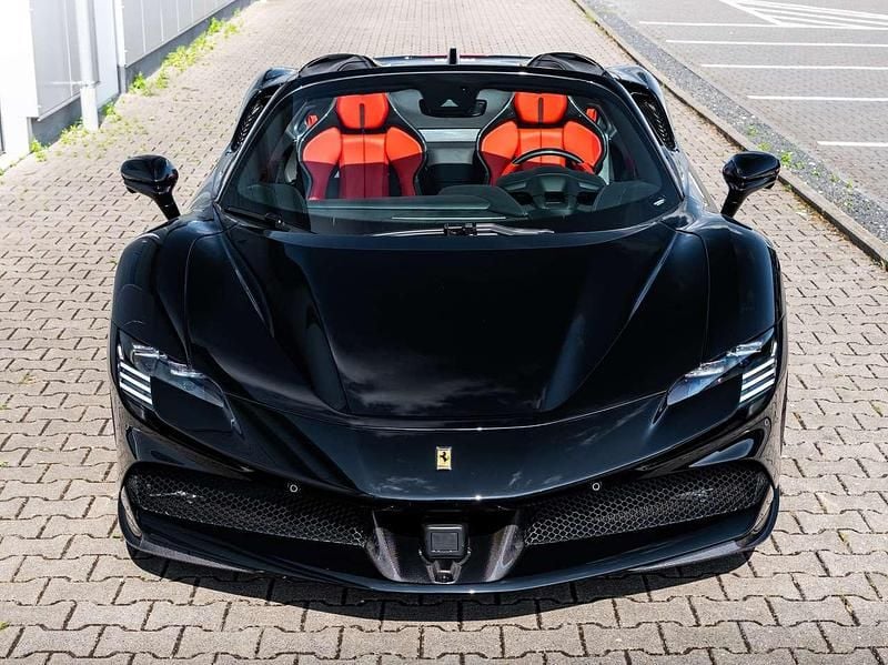 Gebraucht Ferrari SF90 999 PS (734 kW) 2024 Nero ds1250 (schwarz) Cabrio