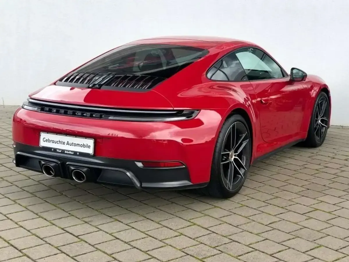 Gebraucht Porsche 992 Chrono 541 PS (397 kW) 2025 Rot Coupé