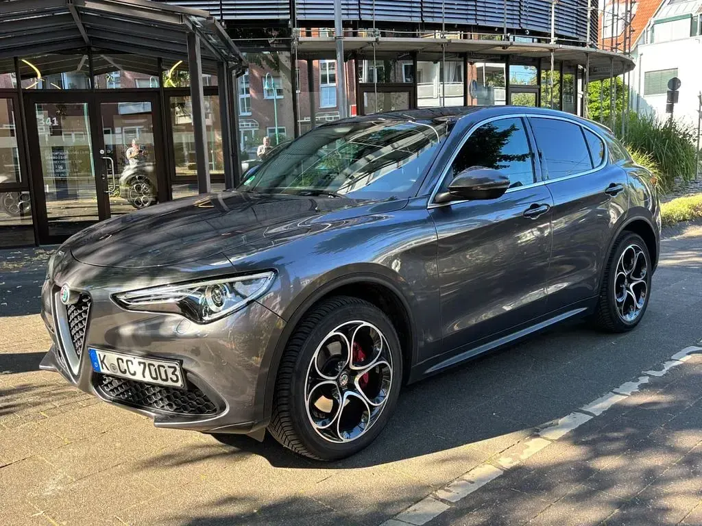 Gebraucht Alfa Romeo Stelvio 209 PS (153 kW) 2019 Grau SUV