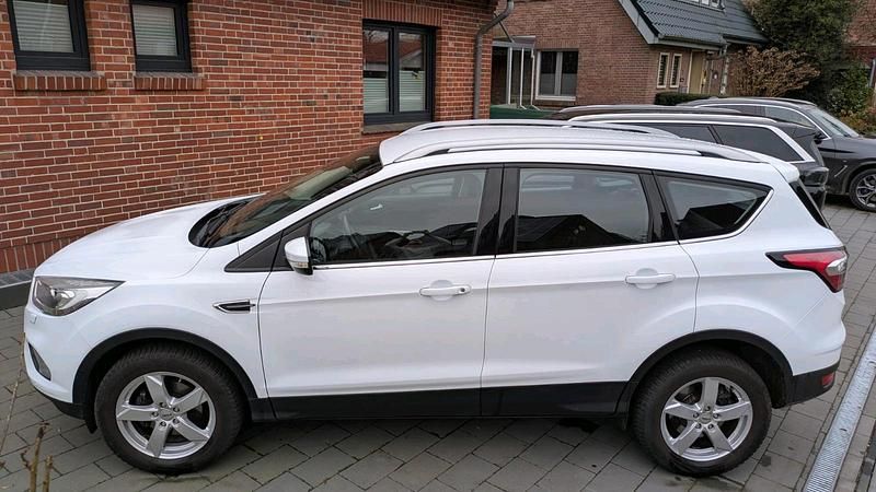 Gebraucht Ford Kuga Cool & Connect 120 PS (88 kW) 2017 Weiß SUV