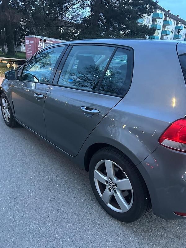 Gebraucht VW Golf VI 122 PS (89 kW) 2010 Grau Kleinwagen