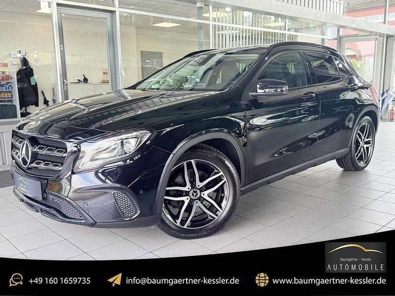 Kosmosschwarz metalliclack Gebraucht 2018 Mercedes GLA250 Urban SUV | 22.490 € (Etwas zu teuer) - Bild 1/4