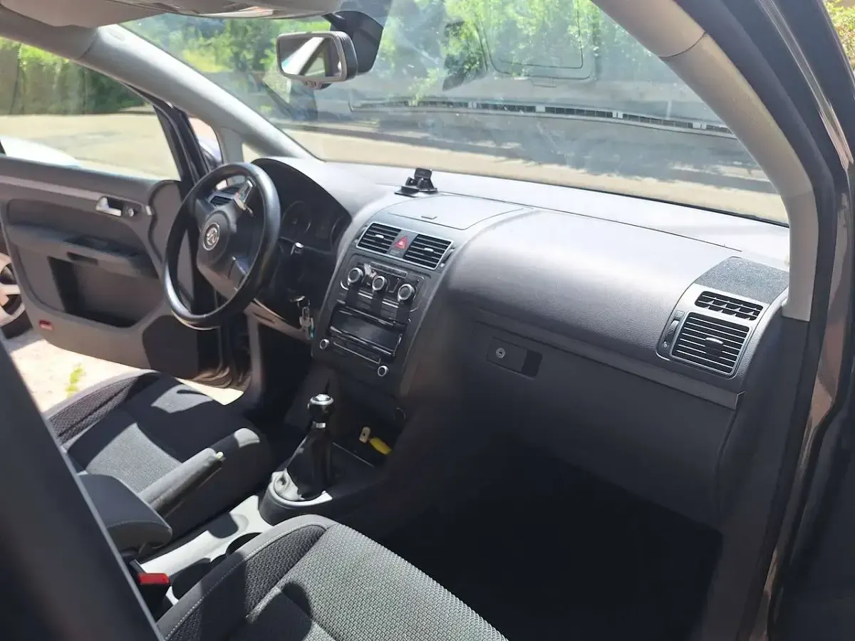 Gebraucht VW Touran 101 PS (74 kW) 2011 Van / Kleinbus