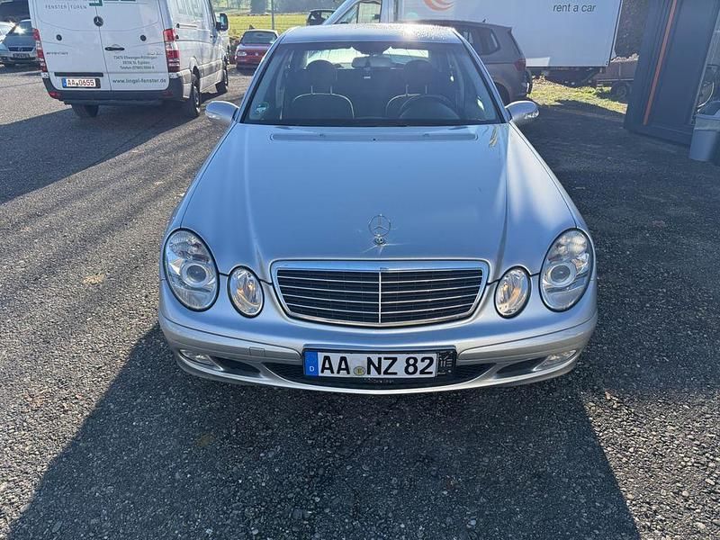 Gebraucht Mercedes E220 150 PS (110 kW) 2003 Limousine