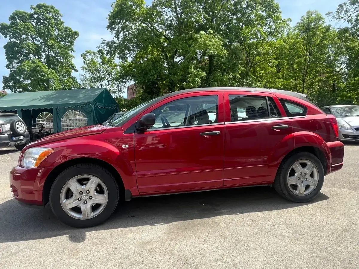 Używany Dodge Caliber SXT 156 KM (114 kW) 2006 Czerwony Hatchback