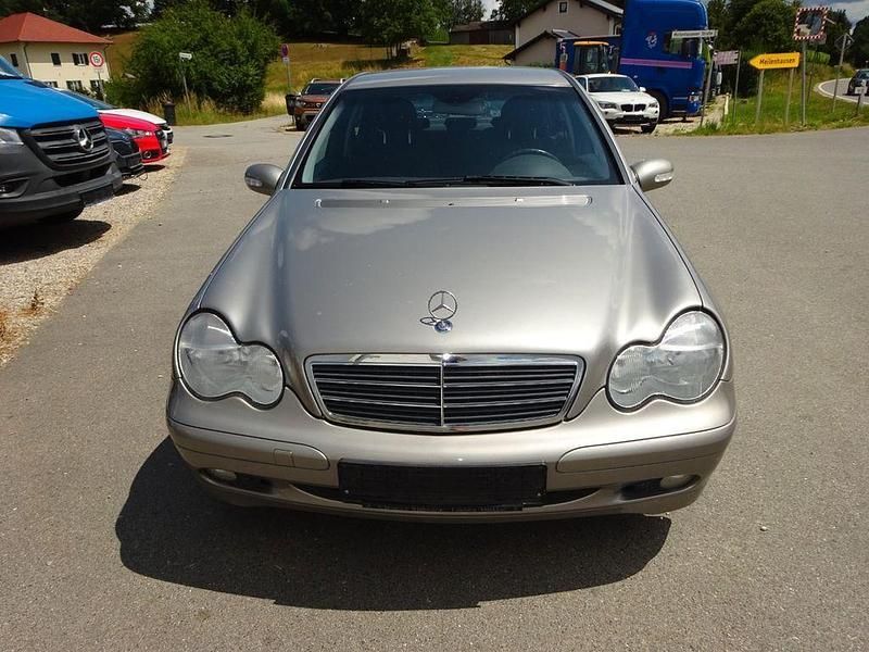 Silber Gebraucht 2004 Mercedes C180 Limousine | 1.500 € (Superpreis) - Bild 1/4