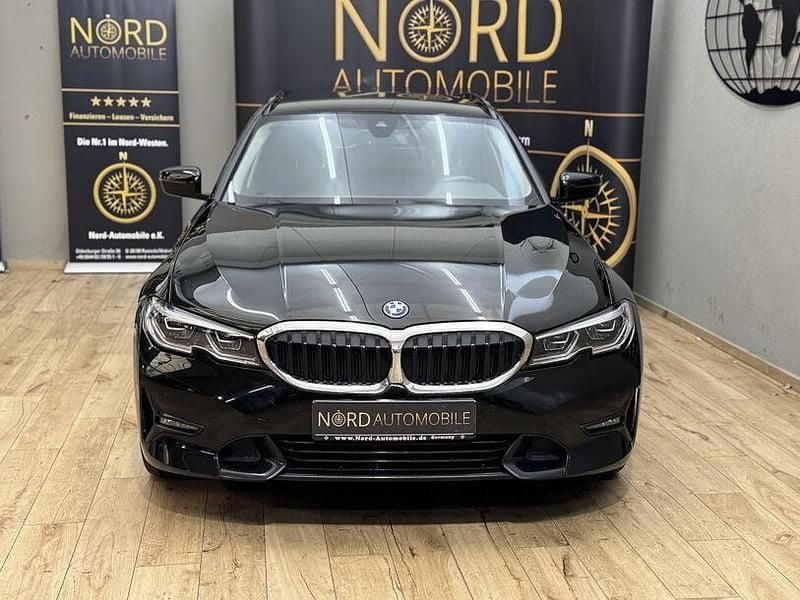 Gebraucht BMW 330e Sport Line 252 PS (185 kW) 2022 Schwarz Kombi