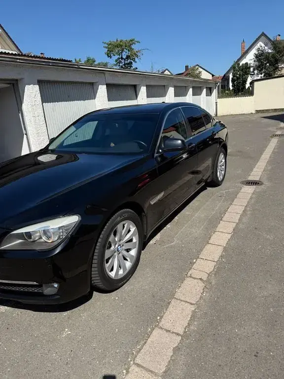 Gebraucht BMW 740 326 PS (239 kW) 2009 Schwarz Limousine