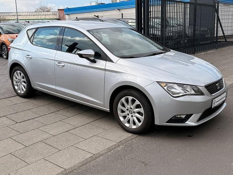 Second-hand Seat Leon Style 110 CP (80 kW) 2015 Argintiu Berlinǎ