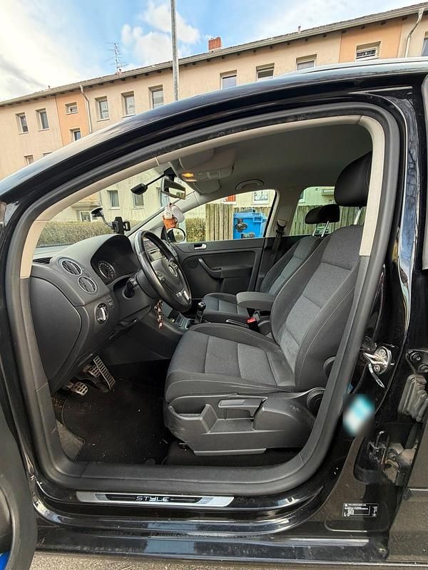 Gebraucht VW Golf VI 105 PS (77 kW) 2011 Schwarz Kleinwagen