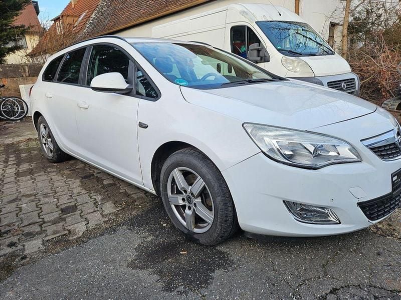 Gebraucht Opel Astra 131 PS (96 kW) 2012 Weiß Kombi