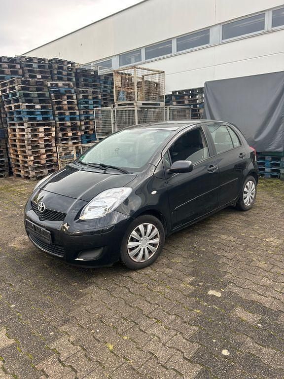 Schwarz Gebraucht 2009 Toyota Yaris Cool Limousine | 1.900 € (Superpreis) - Bild 1/4