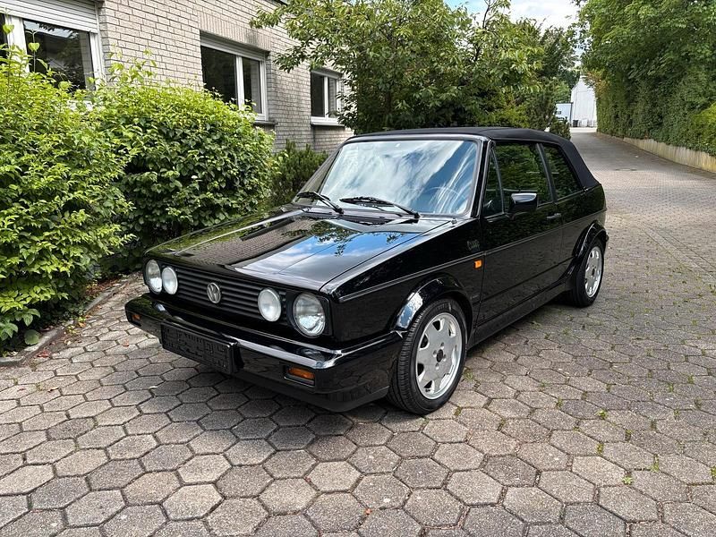 Schwarz Gebraucht 1994 VW Golf Cabriolet Classicline Cabrio | 25.800 € - Bild 1/4