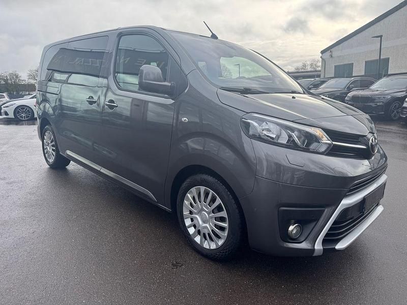 Gebraucht Toyota Proace Verso 177 PS (130 kW) 2021 Grau Kombi