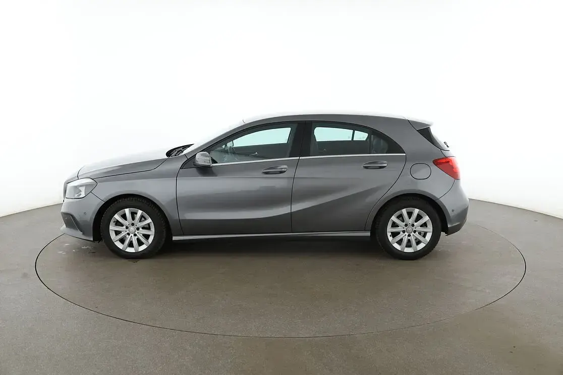 Gebraucht Mercedes A180 Style 122 PS (89 kW) 2016 Grau Kleinwagen