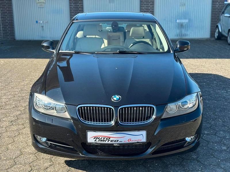 Gebraucht BMW 330 Sport Line 245 PS (180 kW) 2011 Schwarz Limousine