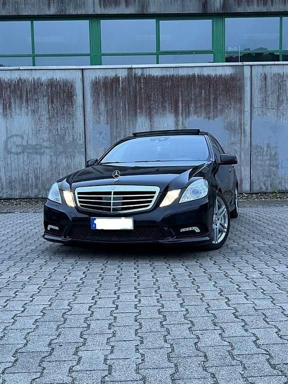 Schwarz Gebraucht 2010 Mercedes E350 AMG Limousine | 14.200 € (Fairer Preis) - Bild 1/4