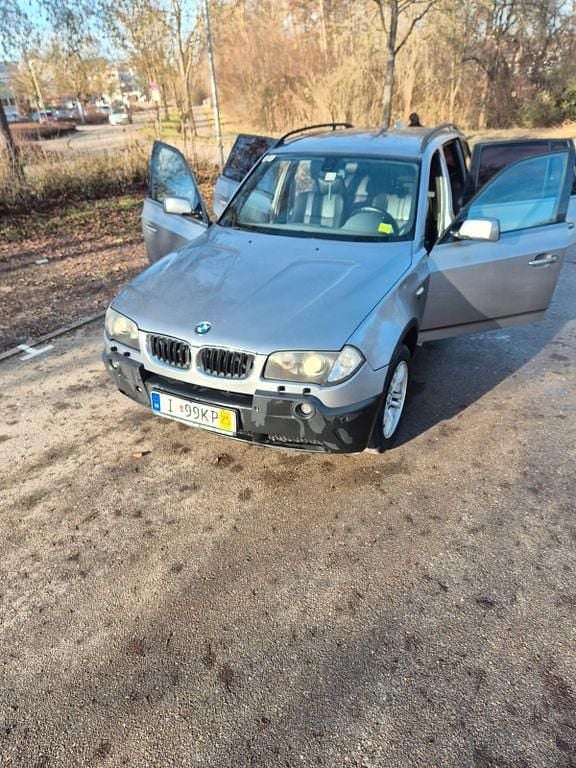 Schwarz Gebraucht 2004 BMW X3 SUV | 6.950 € - Bild 1/4