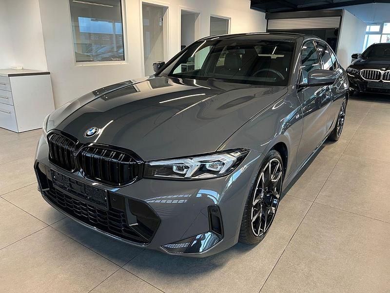 Grau Gebraucht 2024 BMW 318 M Sport Limousine | 37.900 € (Fairer Preis) - Bild 1/4