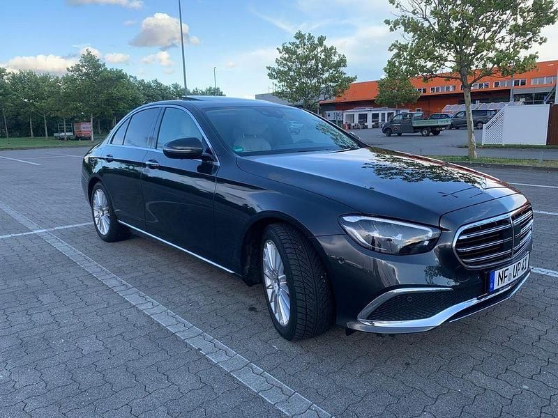 Grau Gebraucht 2022 Mercedes E450 Limousine | 55.000 € (Guter Preis) - Bild 1/4