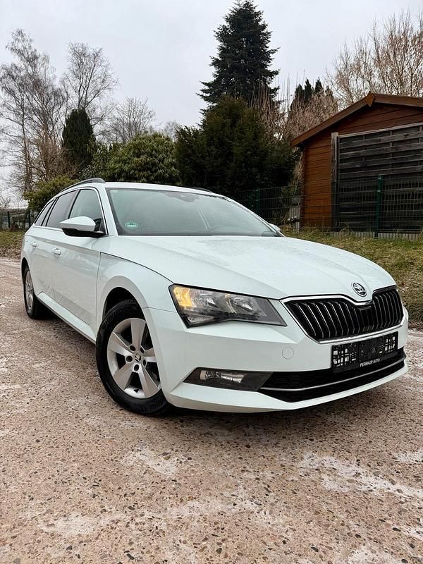 Gebraucht Skoda Superb 150 PS (110 kW) 2016 Weiß Kombi