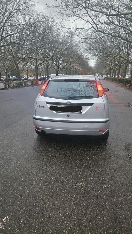 Silber Gebraucht 2002 Ford Focus Limousine | 1.000 € (Guter Preis) - Bild 1/4