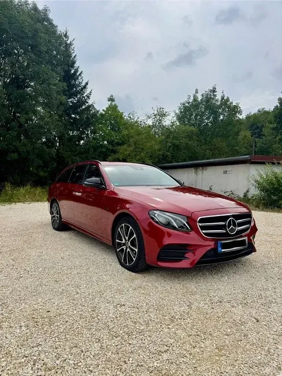 Gebraucht Mercedes E300 AMG line 306 PS (225 kW) 2018 Rot Limousine