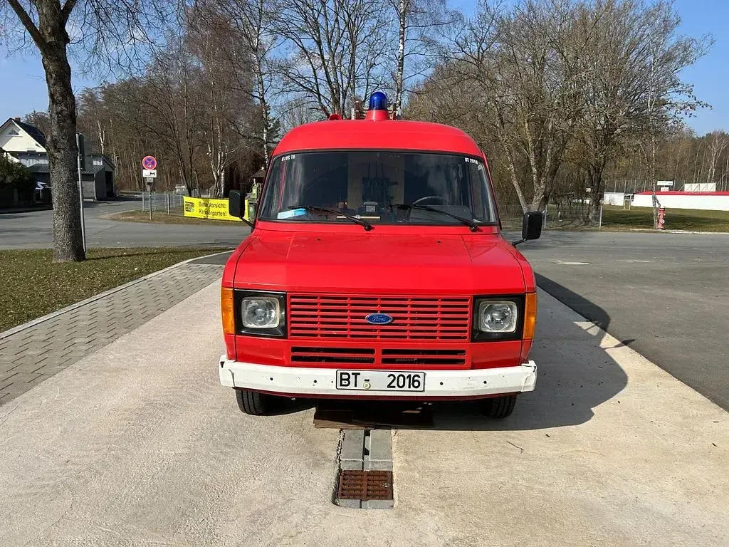 Używany Ford Transit 77 KM (56 kW) 1979 Czerwony Minivan